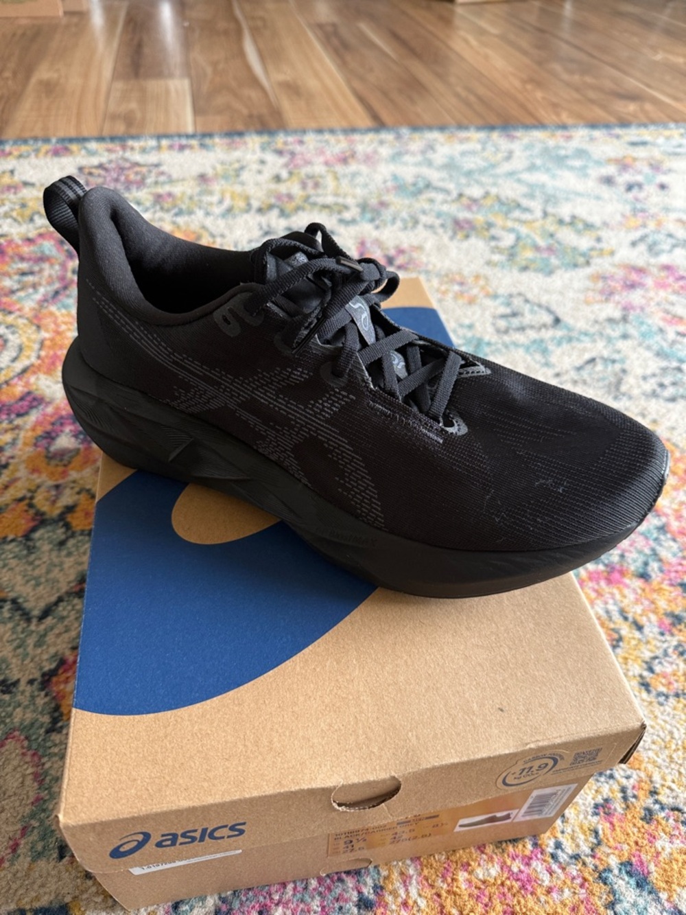 ASICS NOVABLAST 5 Men's Running Shoe - size 9.5